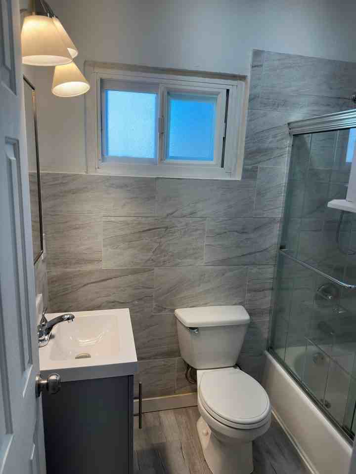 1317 W 97th St #8 - Photo 4 of 19