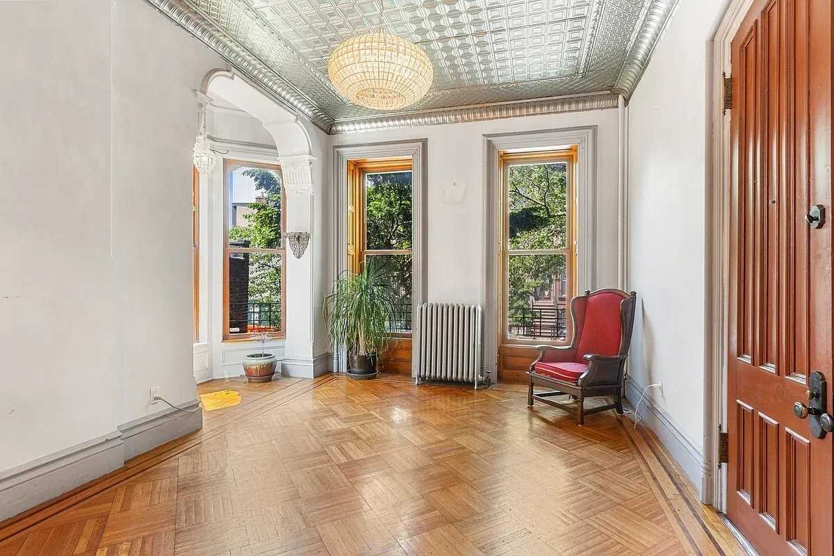 18 Herkimer St - Photo 6 of 15