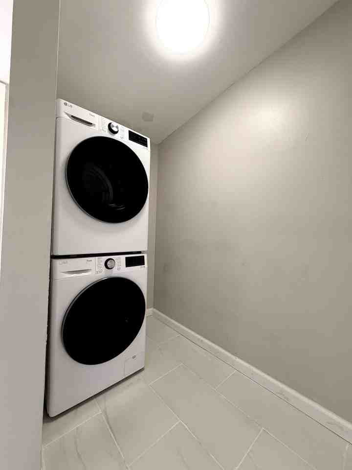 390 Lafayette St #2 - Photo 4 of 4
