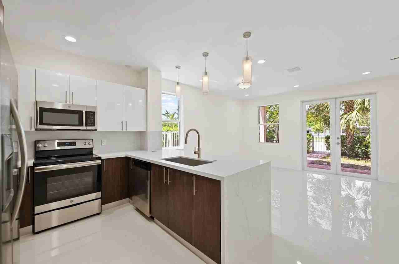 1434 Sw 4th Ave #1434 - Photo 2 of 16