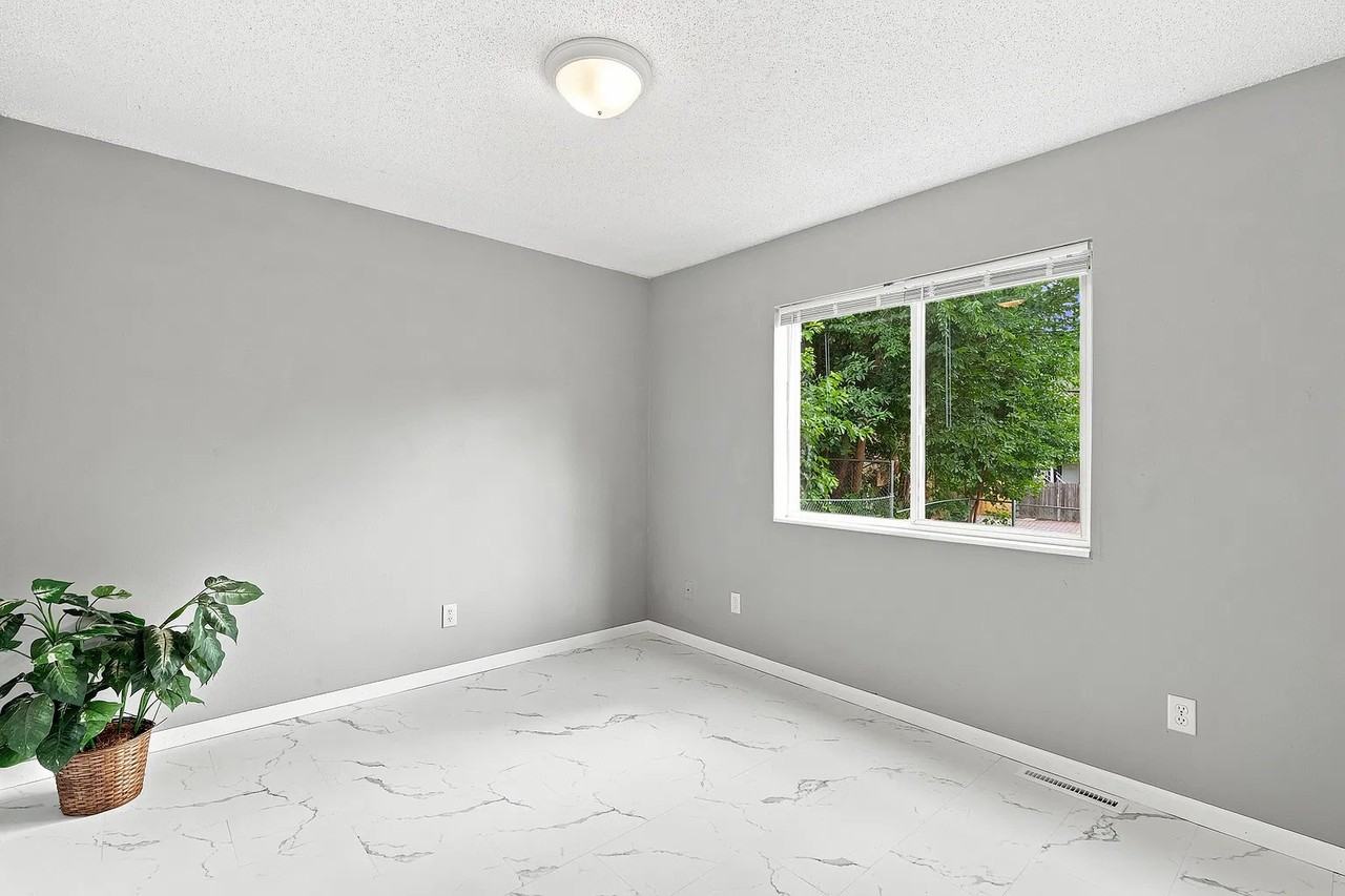 2622 Dupont Ave N - Photo 7 of 20