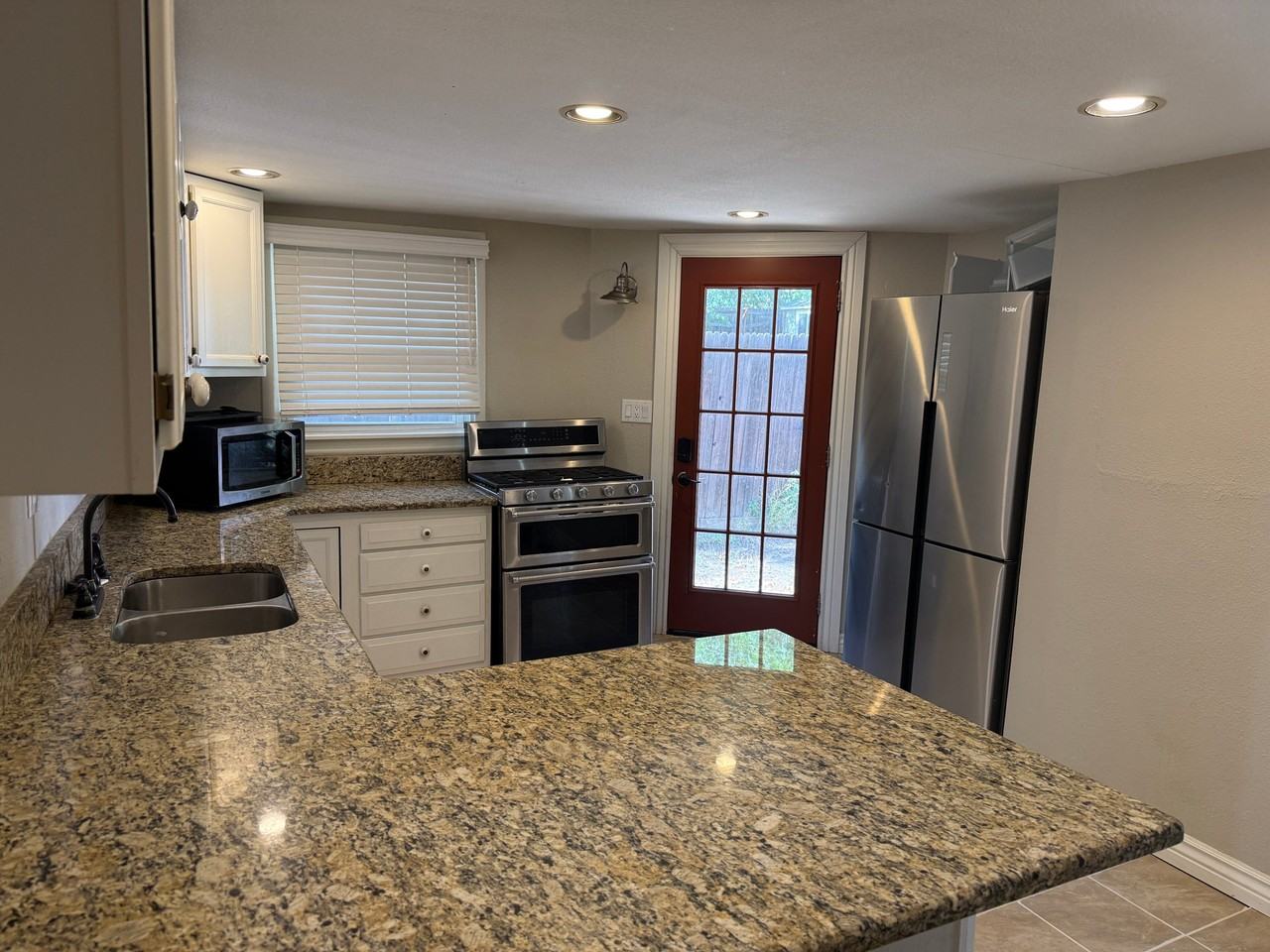 518 W Platte Ave - Photo 5 of 20