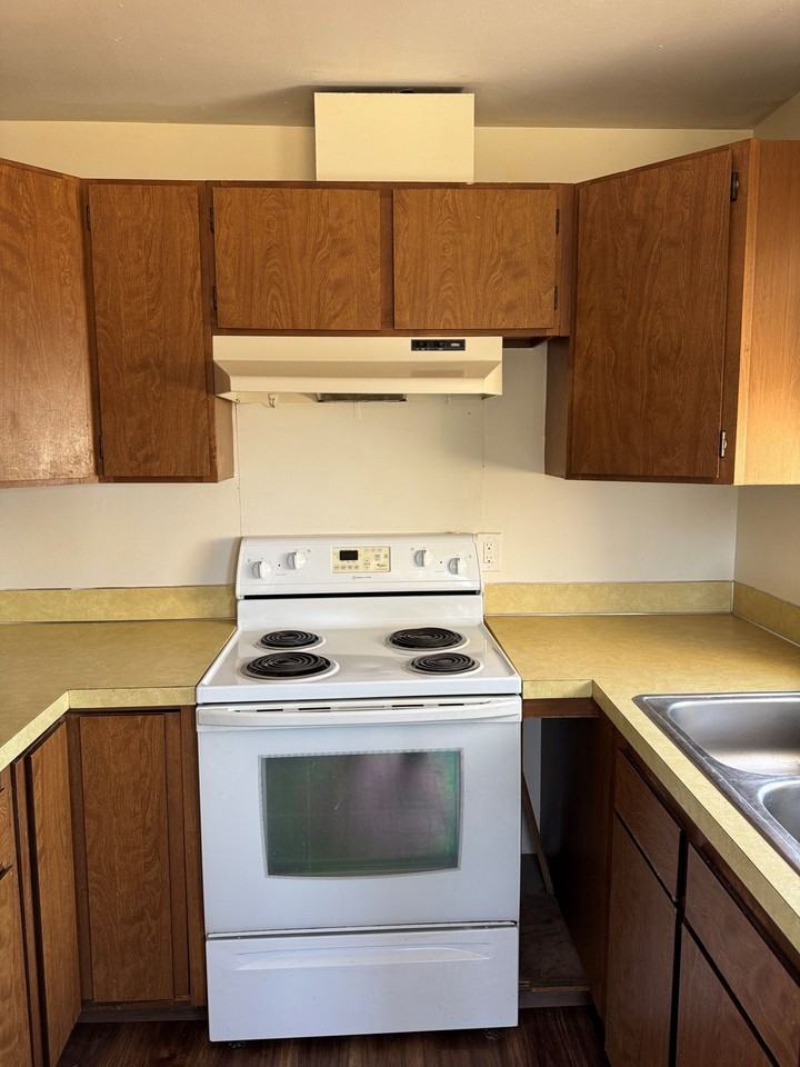825 Nw Rigging St #202 - Photo 7 of 8