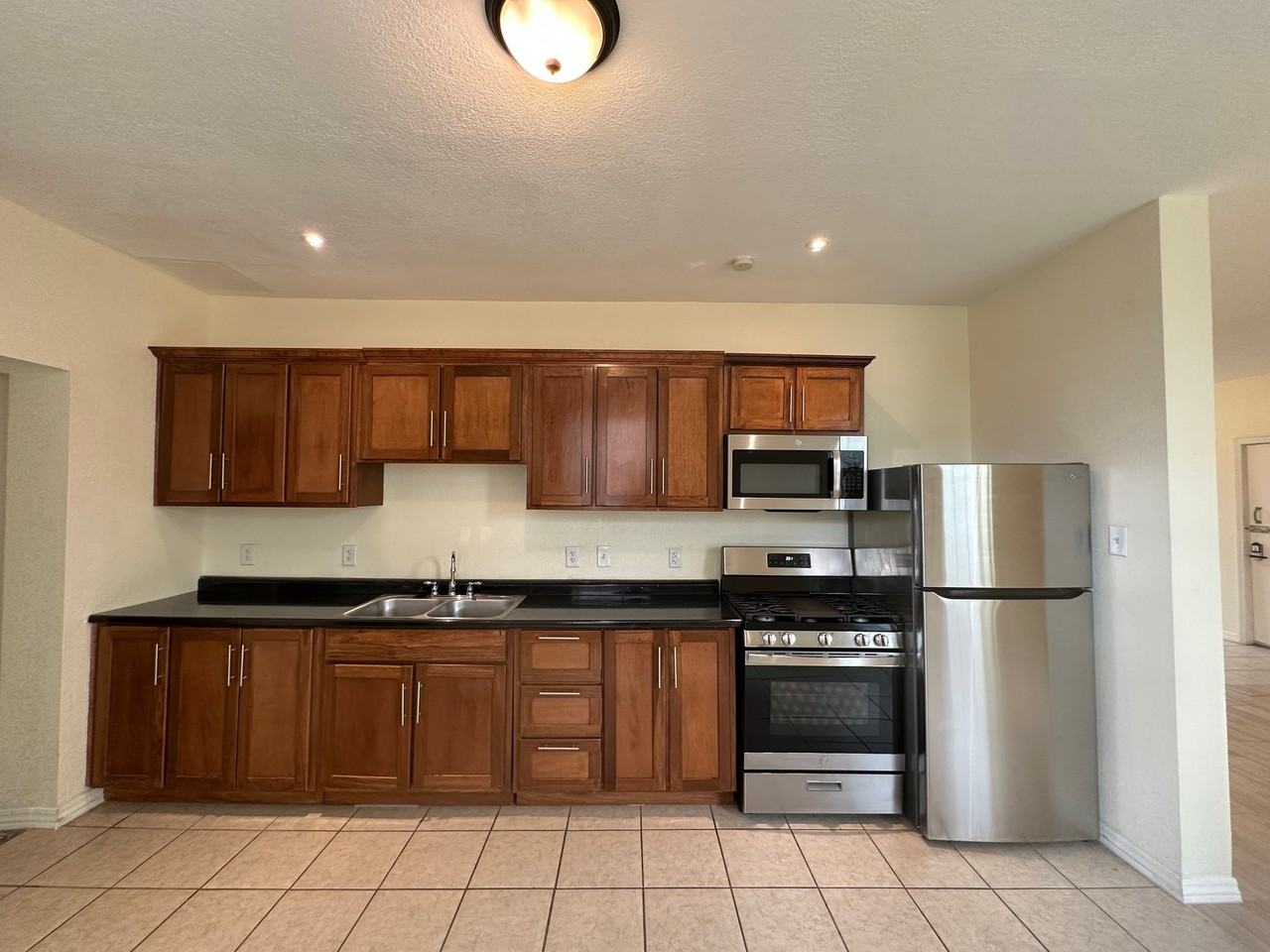 2315 Myrtle Ave #A - Photo 2 of 16