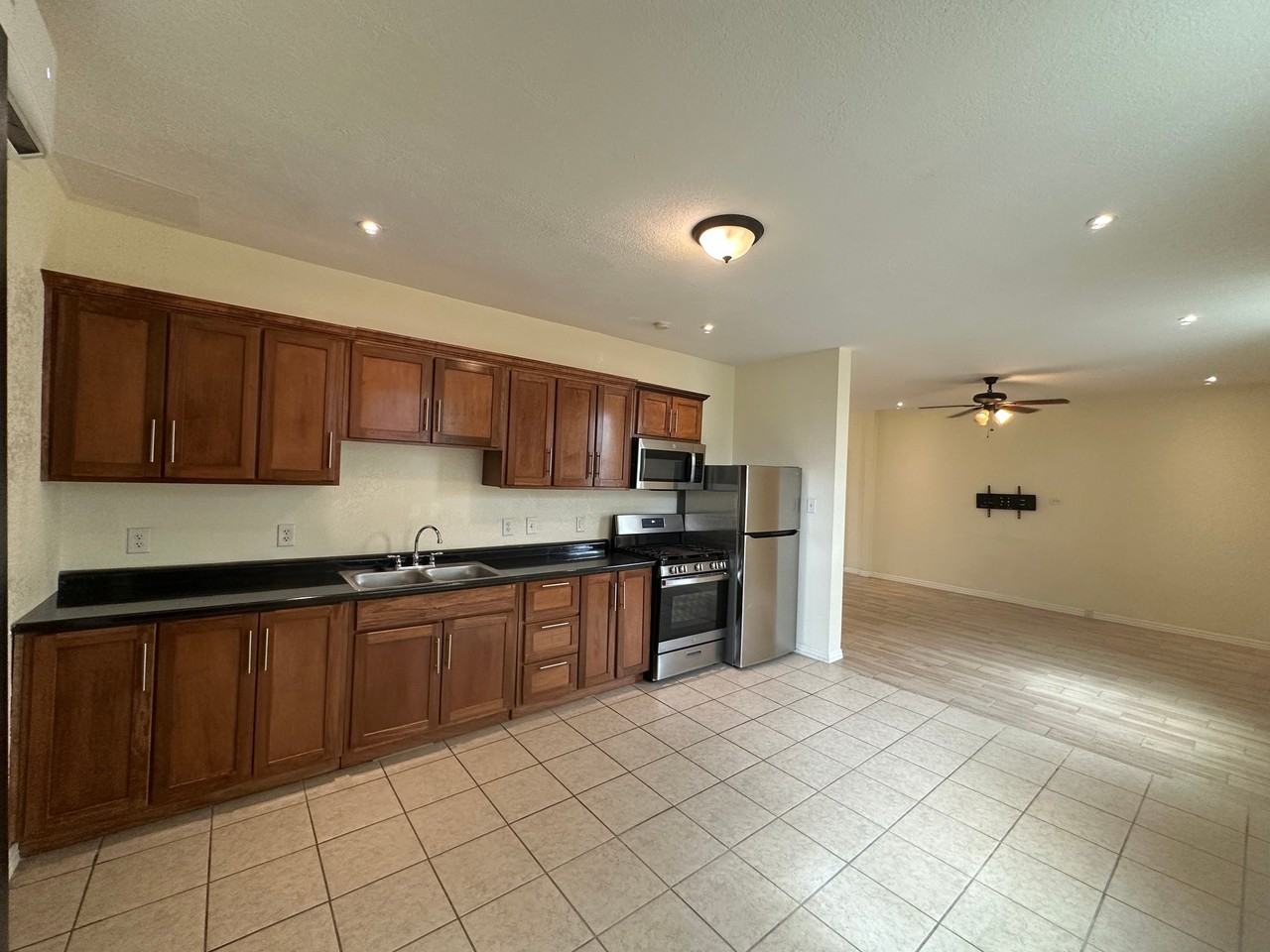 2315 Myrtle Ave #A - Photo 3 of 16