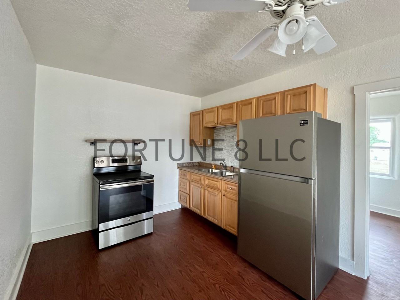 325 Matlo Ave - Photo 3 of 14