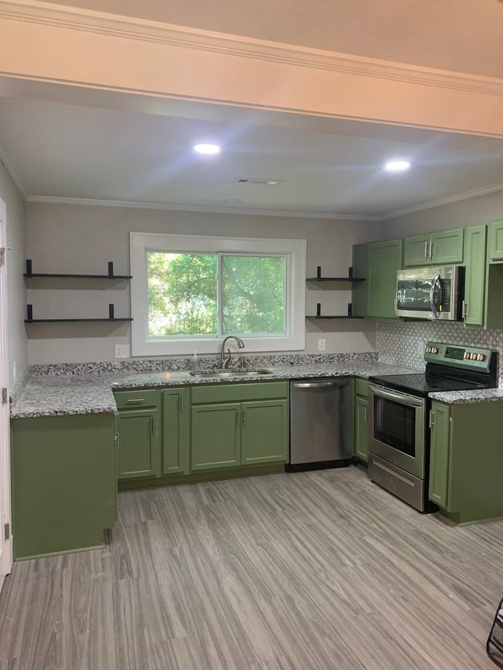 714 Snow St - Photo 2 of 17