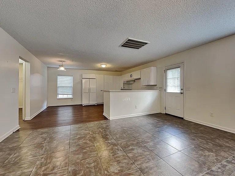 130 Wildberry Ln - Photo 4 of 7