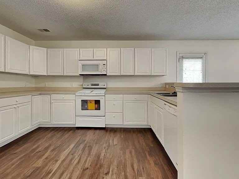 130 Wildberry Ln - Photo 5 of 7
