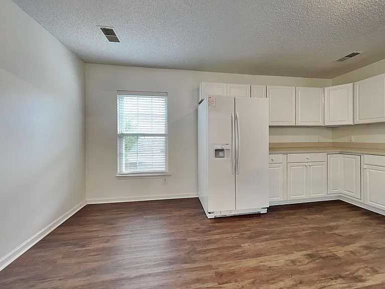 130 Wildberry Ln - Photo 6 of 7