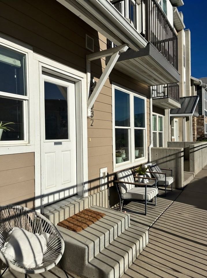 1032 S High Ridge Rd - Photo 2 of 20