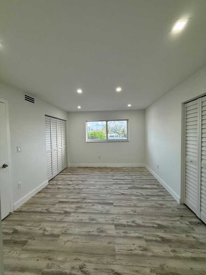 7925 Carlyle Ave - Photo 3 of 7