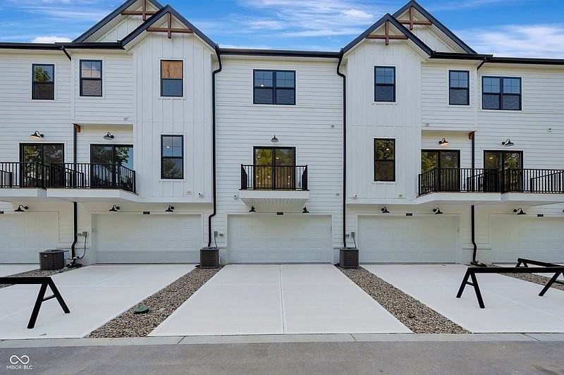 4453 Yellowwood Ave - Photo 2 of 23