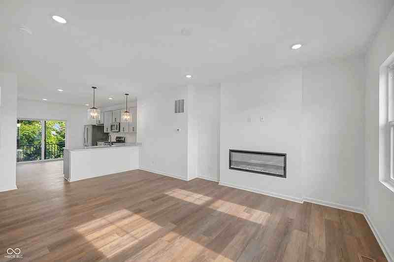 4453 Yellowwood Ave - Photo 3 of 23