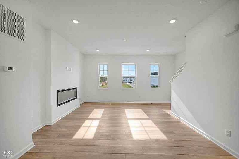 4453 Yellowwood Ave - Photo 4 of 23