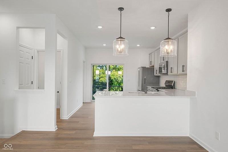 4453 Yellowwood Ave - Photo 6 of 23