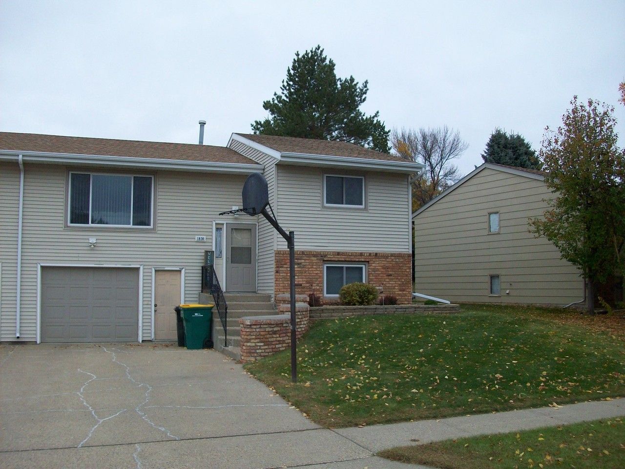 1830 N Grandview Ln - Photo 2 of 16