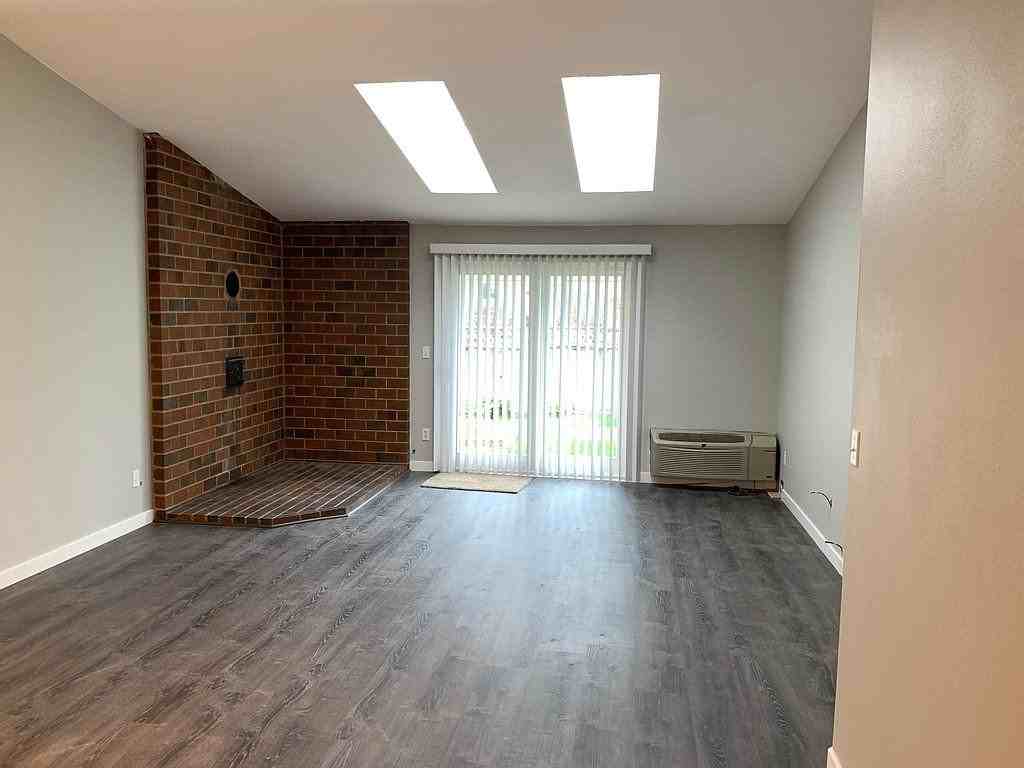 3245 Se 2nd St - Photo 2 of 18