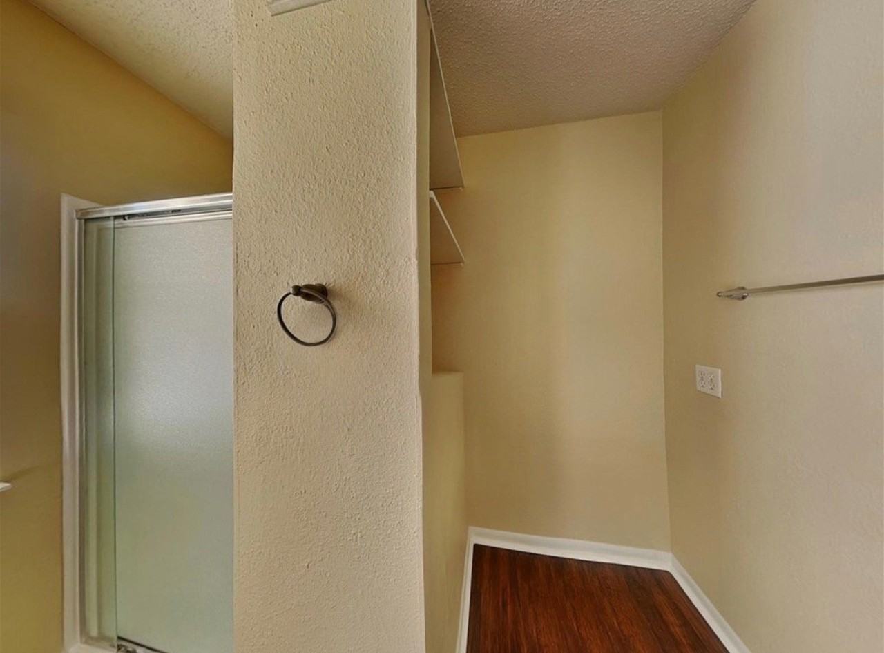 1495 Blue Grass Pkwy - Photo 2 of 10