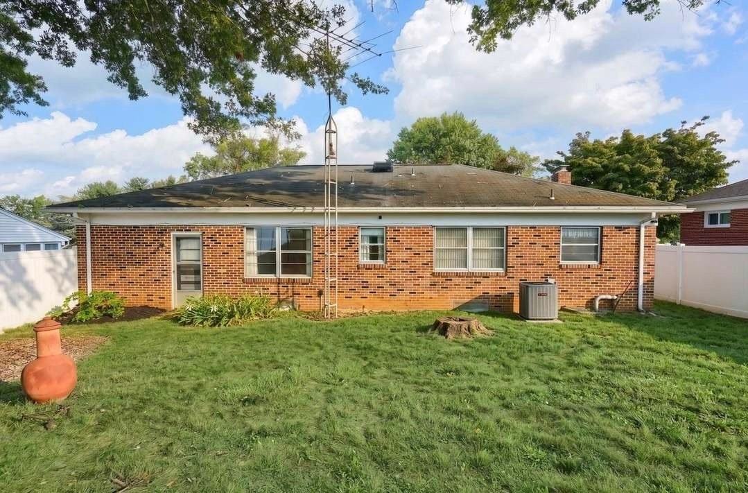 22 Crestview Dr - Photo 2 of 19