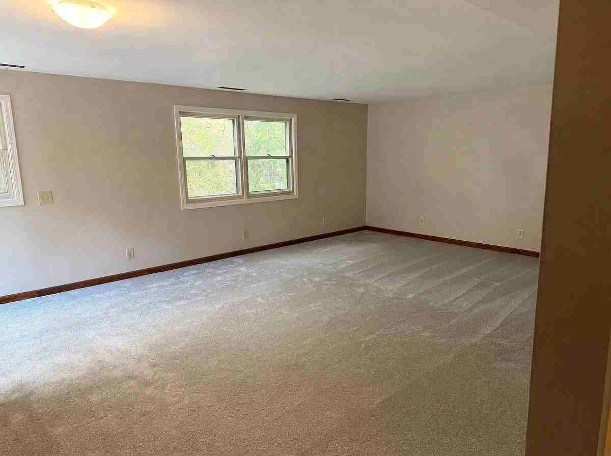 618 Clyde St - Photo 2 of 15