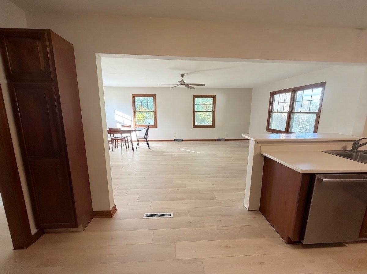 618 Clyde St - Photo 4 of 15