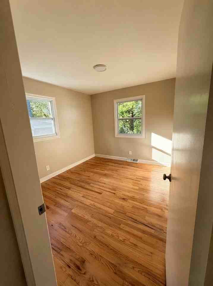 618 Clyde St - Photo 7 of 15