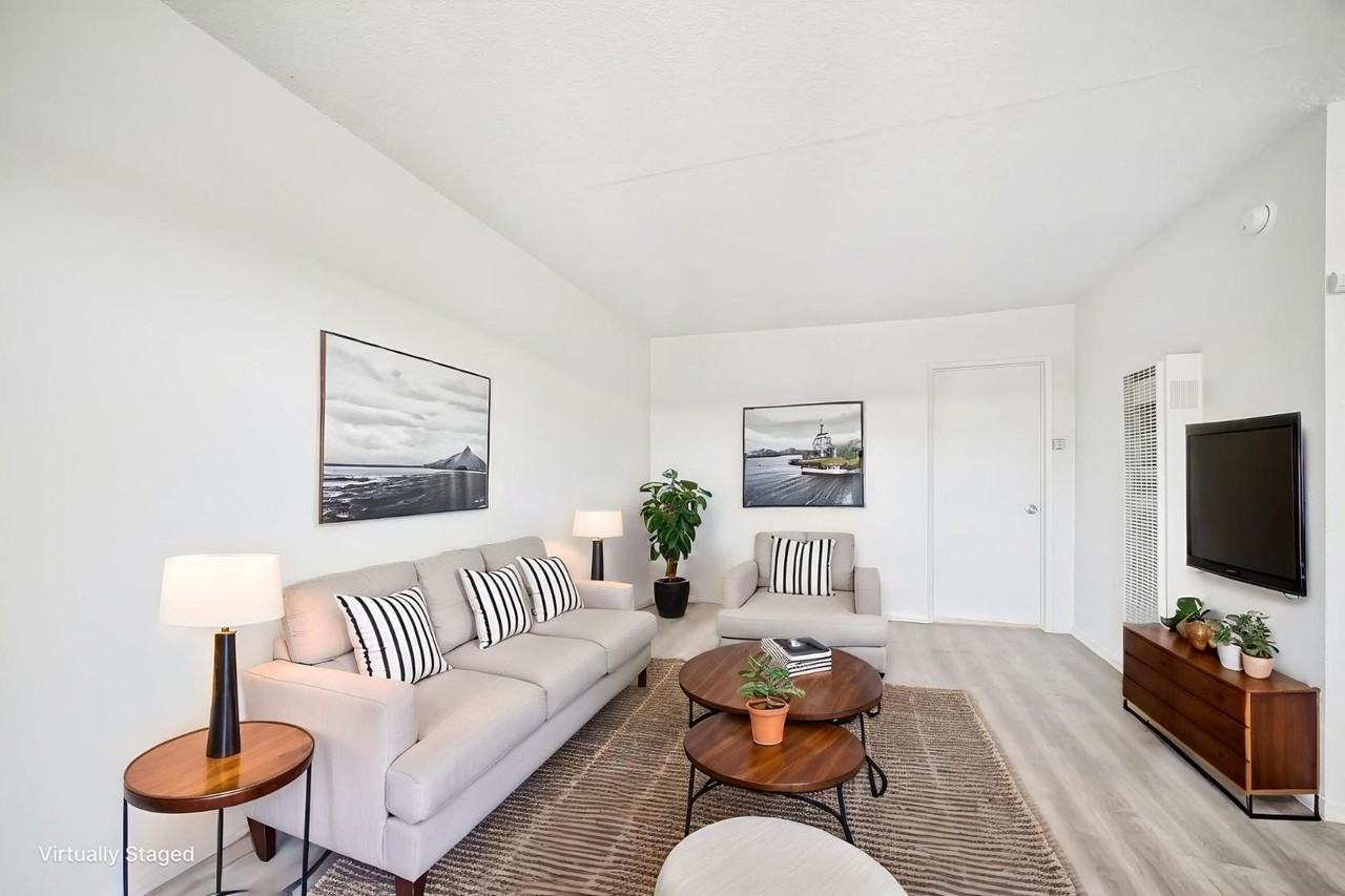 8155 Langdon Ave - Photo 4 of 8