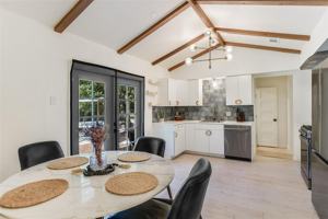 featured image of 805 Eberhart Ln
