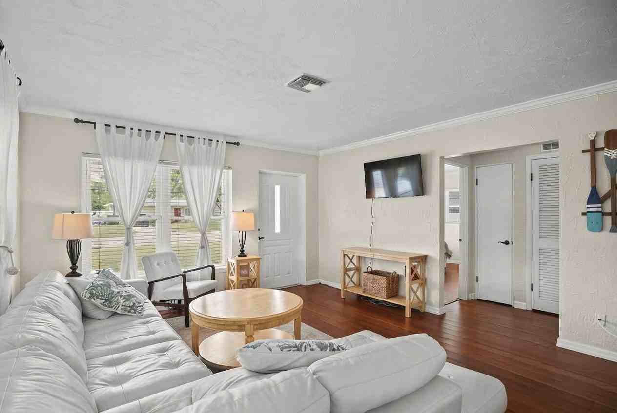 1121 Sunnydale Dr - Photo 2 of 12
