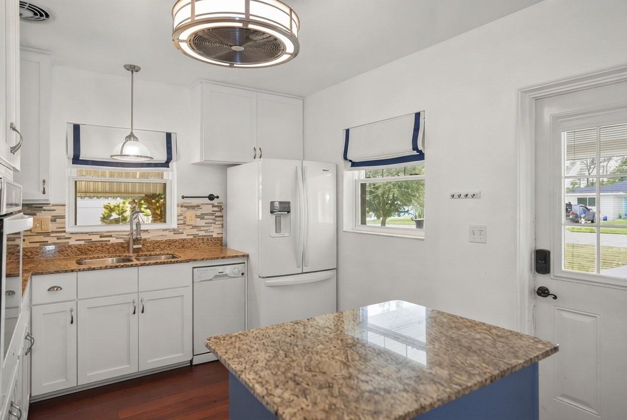 1121 Sunnydale Dr - Photo 3 of 12