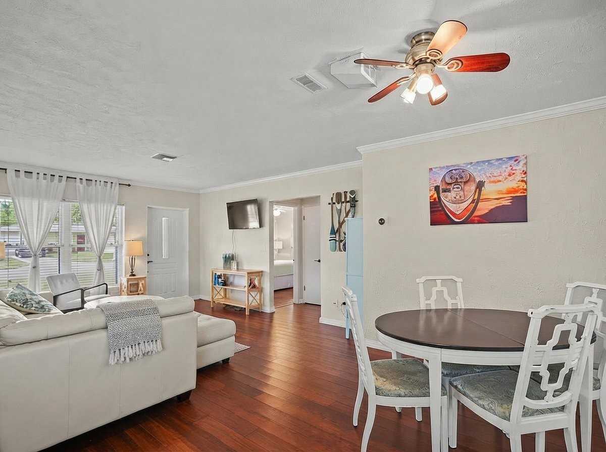 1121 Sunnydale Dr - Photo 4 of 12