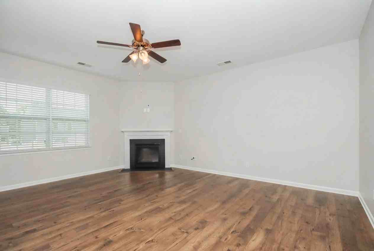 145 N Cromwell Dr - Photo 2 of 9