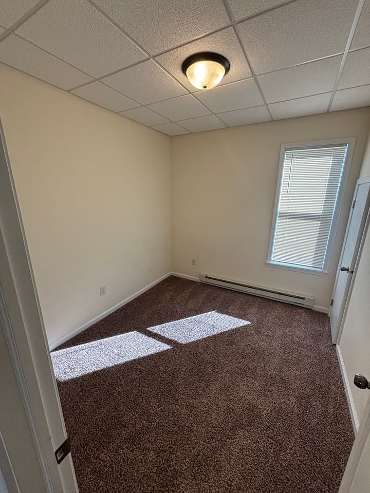1712 Cumming Ave - Photo 4 of 7