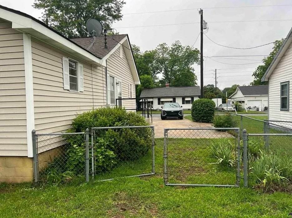 726 Mcarthur Blvd - Photo 2 of 15