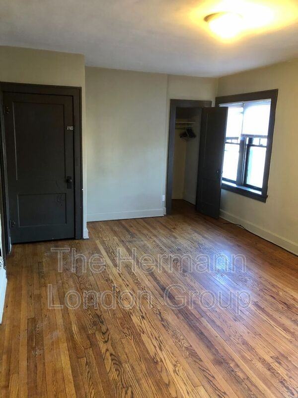 924 Bates St #2ndFL - Photo 2 of 10