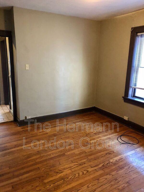 924 Bates St #2ndFL - Photo 4 of 10