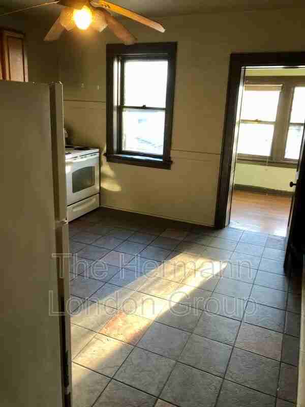 924 Bates St #2ndFL - Photo 6 of 10