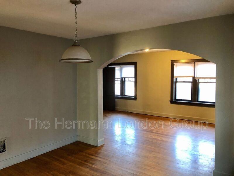 924 Bates St #2ndFL - Photo 7 of 10