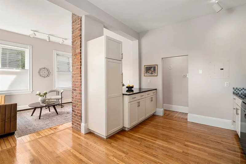 392 Norfolk St #1 - Photo 5 of 10