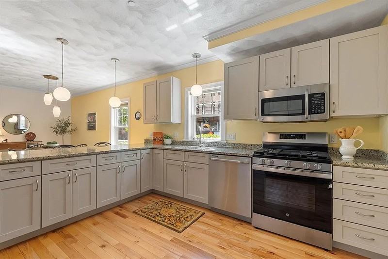 185 Essex St #1A - Photo 2 of 15