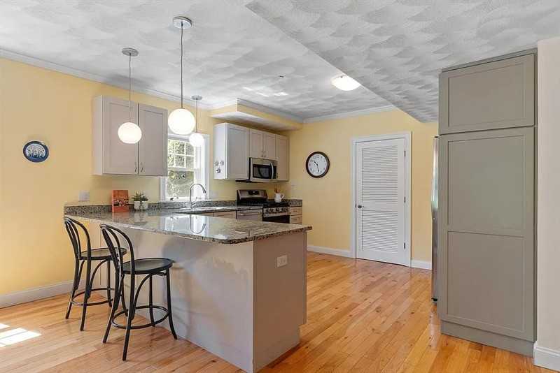185 Essex St #1A - Photo 3 of 15