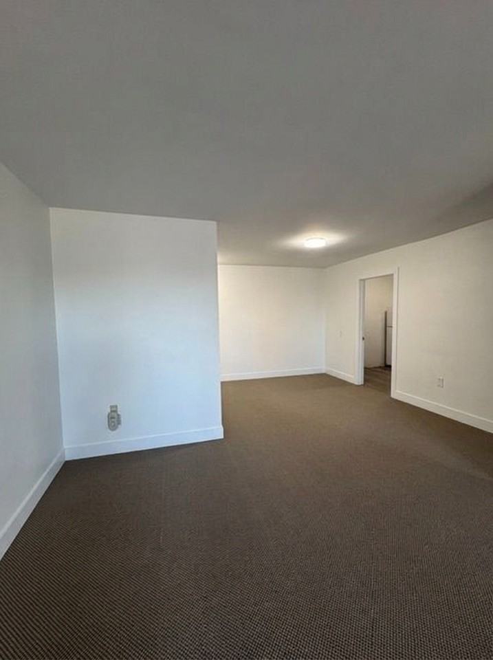 470 Mornington Avenue #409 - Photo 2 of 8