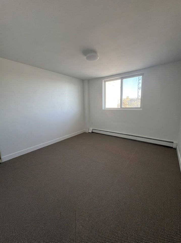 470 Mornington Avenue #409 - Photo 4 of 8