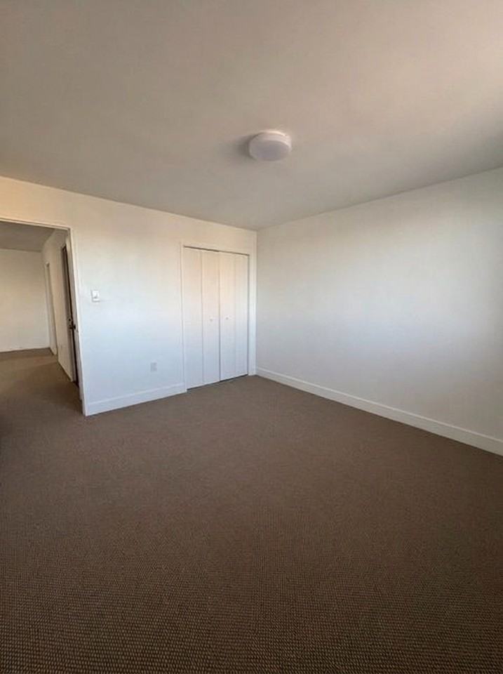 470 Mornington Avenue #409 - Photo 6 of 8