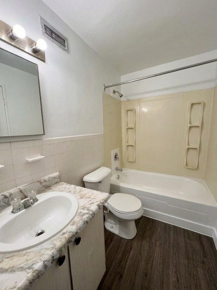 470 Mornington Avenue #409 - Photo 7 of 8