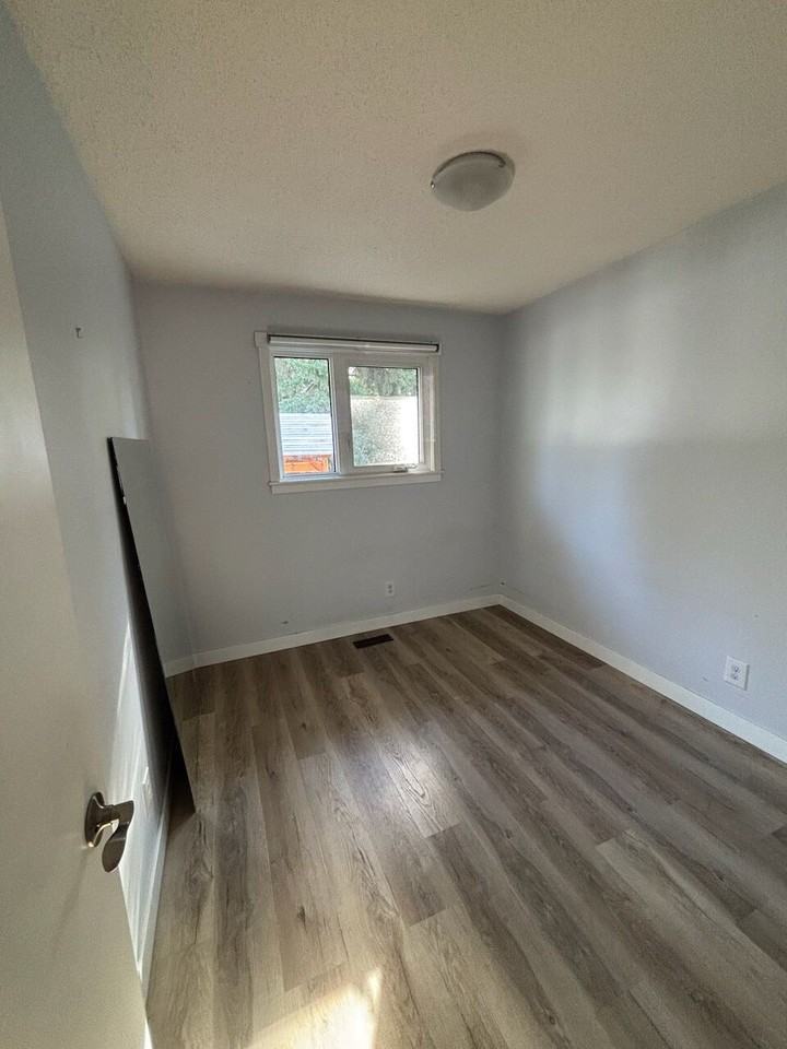 4901 43 Ave - Photo 7 of 14
