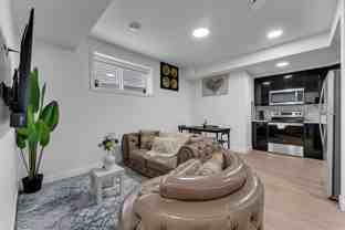 2056 Collip Cres Sw - Photo 1 of 1