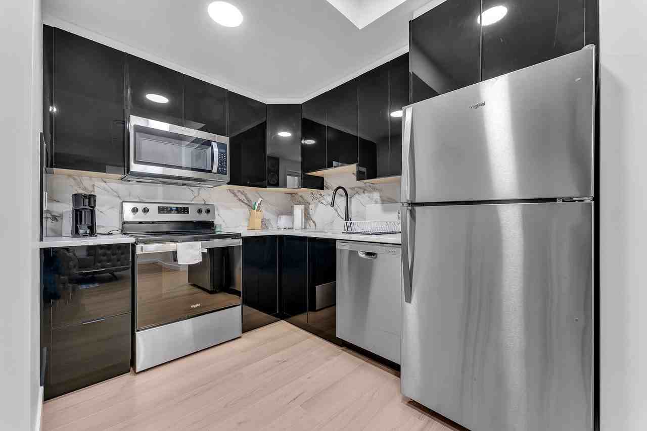 2056 Collip Cres Sw - Photo 2 of 9