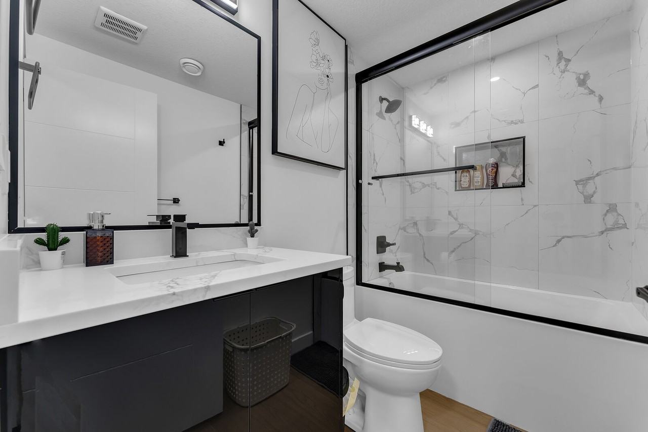 2056 Collip Cres Sw - Photo 4 of 9